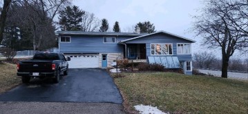 103 Holman Rd, Deerfield, WI 53531