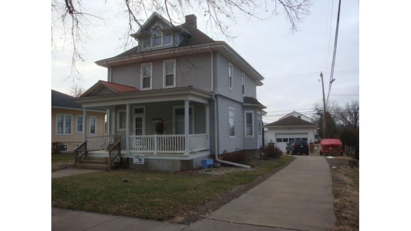 116 W Dewey St Cassville, WI 53806 by Tim Slack Auction & Realty, Llc-Lancaster $162,000