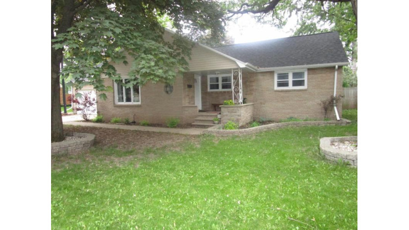 150 E Briar Ln Allouez, WI 54301 by RE/MAX North Winds Realty, LLC $279,900