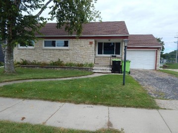 372 3rd St, Kewaskum, WI 53040-8940