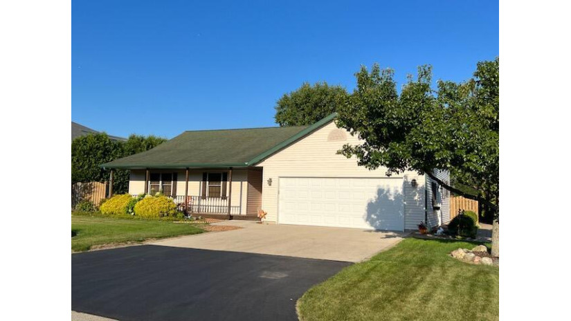 4113 Cedar Heights Dr Two Rivers, WI 54241 by Weichert, Realtors CornerStone $299,900