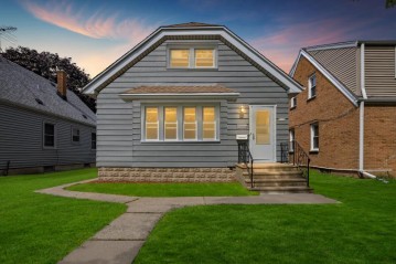 3933 S 1st Pl, Milwaukee, WI 53207-4307