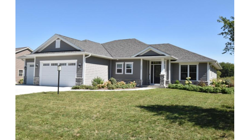 1000 Meadow View Ct Twin Lakes, WI 53181 by RE/MAX Newport - office@newportelite.com $599,900