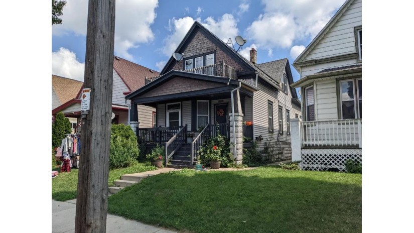 2162 S 6th St Milwaukee, WI 53215 by EXP Realty, LLC~MKE $150,000