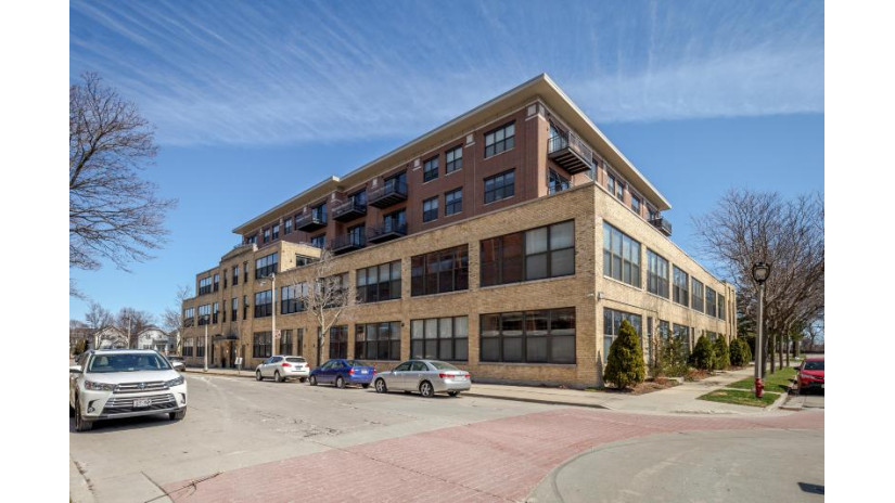 1924 N Hubbard St 211 Milwaukee, WI 53212 by Compass RE WI-Tosa $399,999