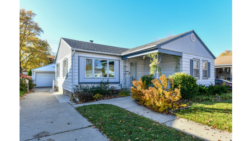 2239 W Lawn Ave Milwaukee, WI 53209 by Shorewest Realtors $174,000