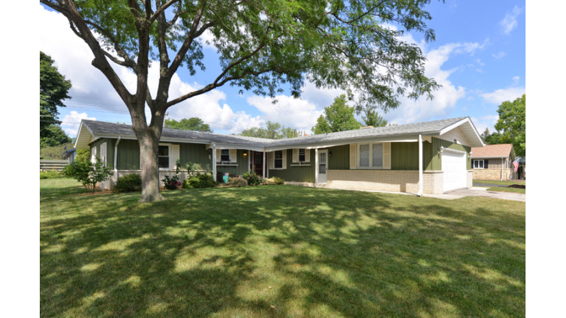 1436 Harrington Dr Racine, WI 53405 by Shorewest Realtors $305,000