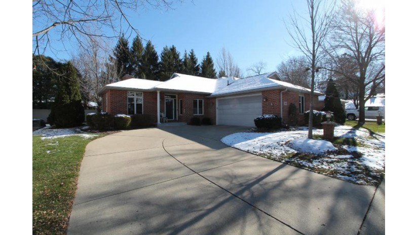 204 Thorngate Ct Burlington, WI 53105 by Bear Realty Of Burlington $379,900