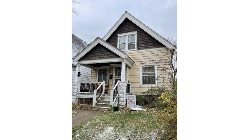 3263 N Buffum St Milwaukee, WI 53212 by Venture Real Estate Group LLC $105,000