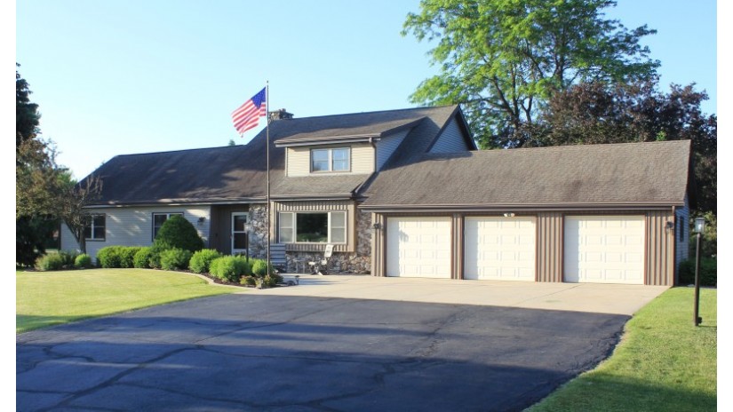 4865 Susan Lee Ct Barton, WI 53090 by Shorewest Realtors $425,000