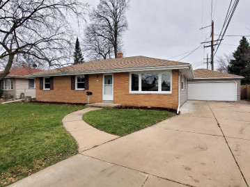 5311 W Wilbur Ave, Greenfield, WI 53220-2015