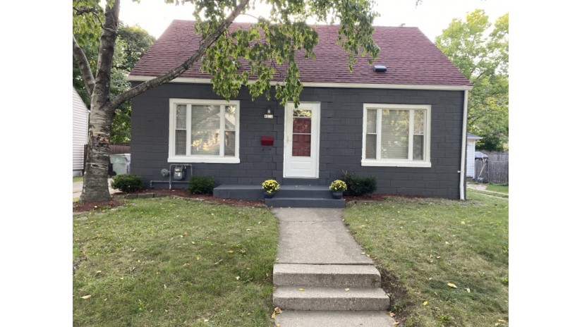 4223 N 41st St Milwaukee, WI 53216 by Shorewest Realtors $137,500