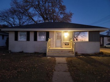 6832 N 61st St, Milwaukee, WI 53223-5402