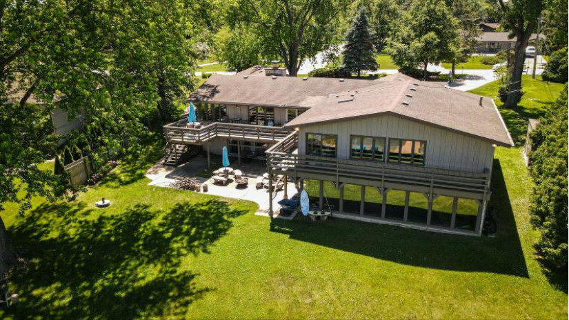 W356N5212 Lakeshore Dr Oconomowoc, WI 53066 by Lakehomes $1,249,000