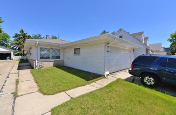 1544 Augusta St, Racine, WI 53402-4308