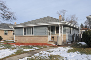 3028 S 94th St, West Allis, WI 53227-3612