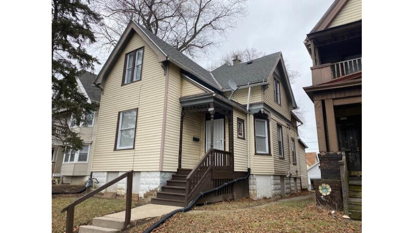 3336 N Buffum St Milwaukee, WI 53212 by HomeWire Realty $166,000