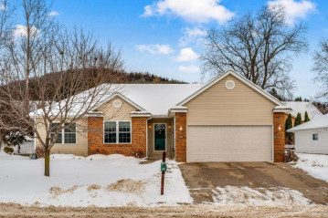 4455 Brickyard Ln, La Crosse, WI 54601-2346