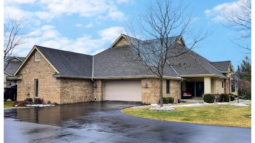 8451 S Deerwood Ln Franklin, WI 53132 by Parkway Realty, LLC $495,000