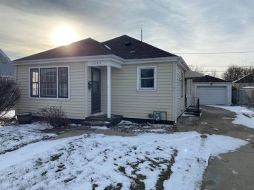 1303 Kingston Ave, Racine, WI 53402-3939