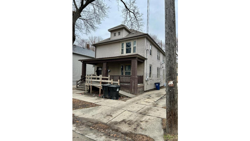 1637 Edgewood Ave Racine, WI 53404 by Realty Dreams LLC $115,000