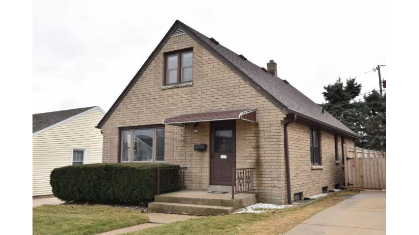 913 W Eden Pl Milwaukee, WI 53221 by RE/MAX Realty Pros~Brookfield $219,000