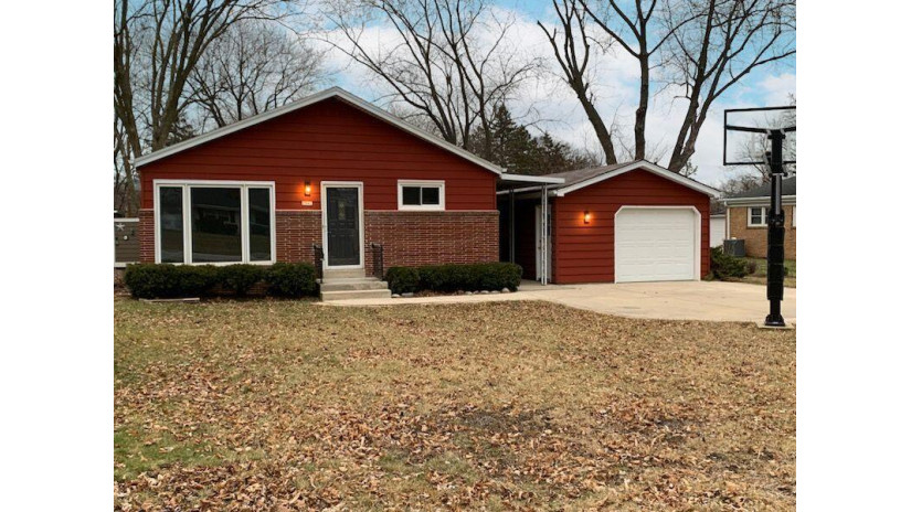 2042 N 116th St Wauwatosa, WI 53226 by Homeowners Concept $259,900