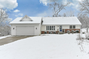 1185 Summit Dr, Brookfield, WI 53186-5435