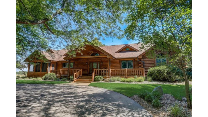 37984 Delafield Rd Summit, WI 53066 by RE/MAX Service First - info@soldwisconsin.com $2,200,000