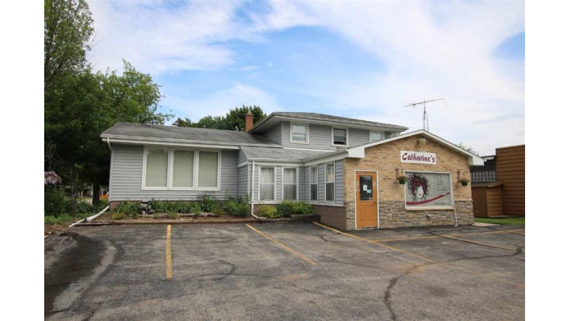 713 S Main Street Fond Du Lac, WI 54935 by Adashun Jones, Inc. - Office: 920-923-4433 $255,000