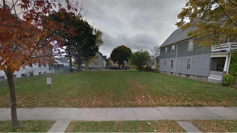 2640-2642 N 23rd St Milwaukee, WI 53206 by Tandem Realty Group $9,000