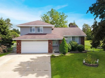 1722 Hollister Ave, Tomah, WI 54660