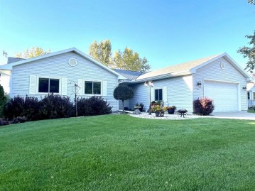 910 Riverview Ct, Marshall, WI 53559