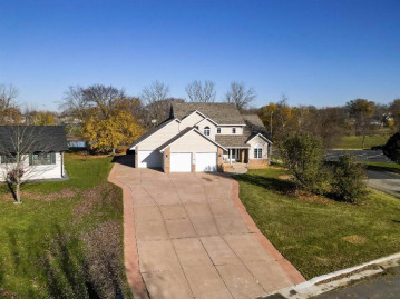 605 Little River Ct, Jefferson, WI 53549