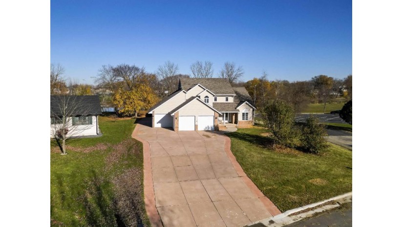 605 Little River Ct Jefferson, WI 53549 by Re/Max Community Realty - jzeh@remax.net $499,000