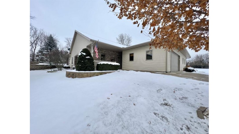 2730 E Ridge Rd 29 Beloit, WI 53511 by Shorewest Realtors $265,000