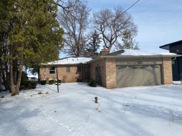 3050 Shadyside Dr, Pleasant Springs, WI 53589