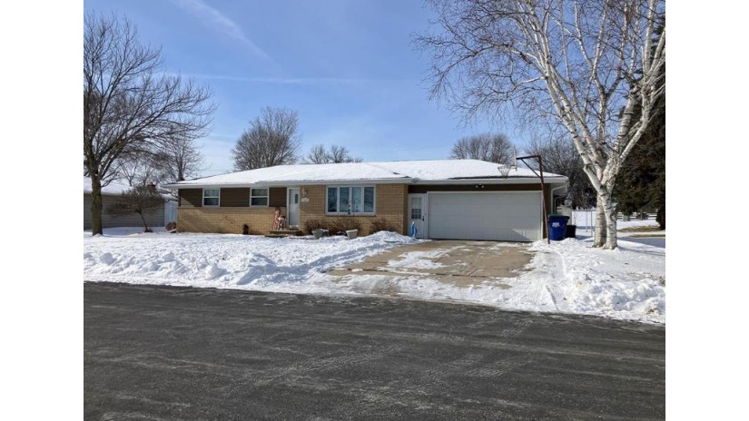 1231 Colle St Luxemburg, WI 54217 by Todd Wiese Homeselling System, Inc - 8006977882 $237,900