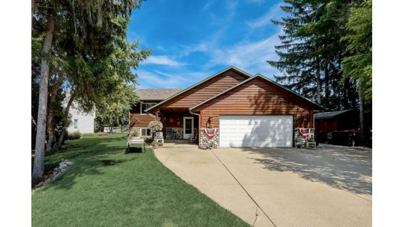 304 Pheasant Ln Sullivan, WI 53178 by Homestead Realty, Inc $364,900