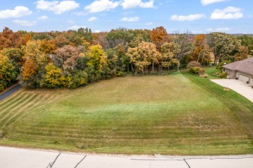 198 Crooked Stick Pass, North Prairie, WI 53153-9624