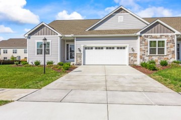 7802 W Park Circle Way S, Franklin, WI 53132