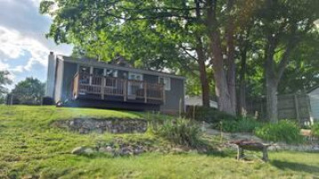 W6707 Lakeshore Cir, Sugar Creek, WI 53121-2854