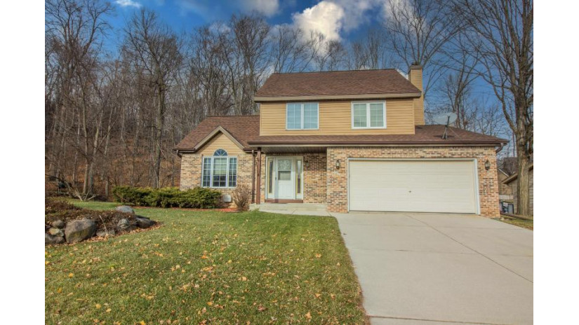 636 W Briarknoll Ct Saukville, WI 53080 by Redefined Realty Advisors LLC - 2627325800 $339,900