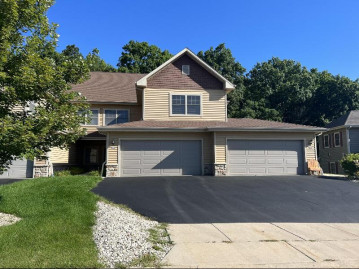 948 Autumn Ridge Ln, Hartford, WI 53027-2805