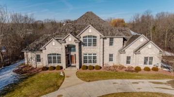 4224 W Solvang Ln, Mequon, WI 53092-2272
