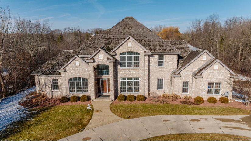 4224 W Solvang Ln Mequon, WI 53092 by Shorewest Realtors $850,000