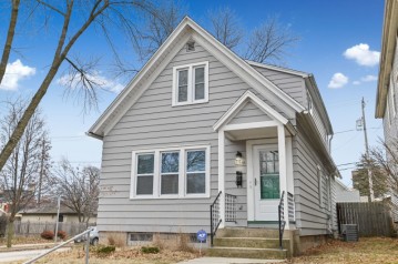 3284 N Bartlett Ave, Milwaukee, WI 53211-3021