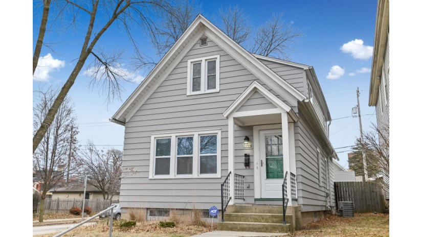 3284 N Bartlett Ave Milwaukee, WI 53211 by Shorewest Realtors $349,000