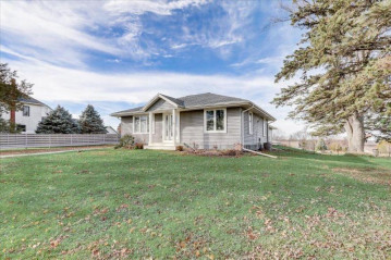 S95W23590 Forest Home Ave, Vernon, WI 53103