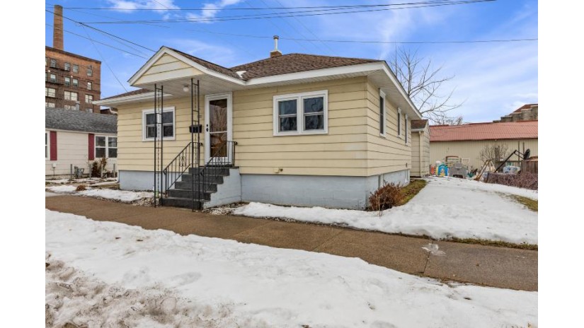 113 Chestnut St Winona, MN 55987 by Edina Realty $149,900